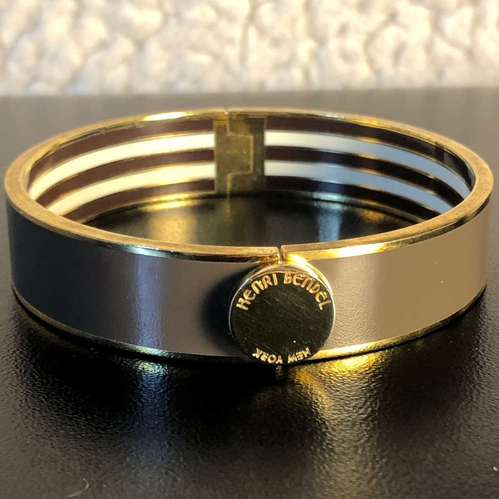 🤎Authentic Henri Bendel Snap Bangle🤎